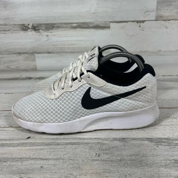 Nike Womens Tanjun Lace Up Running Athletic Sneakers White‎ Size 8.5 - Picture 2 of 9